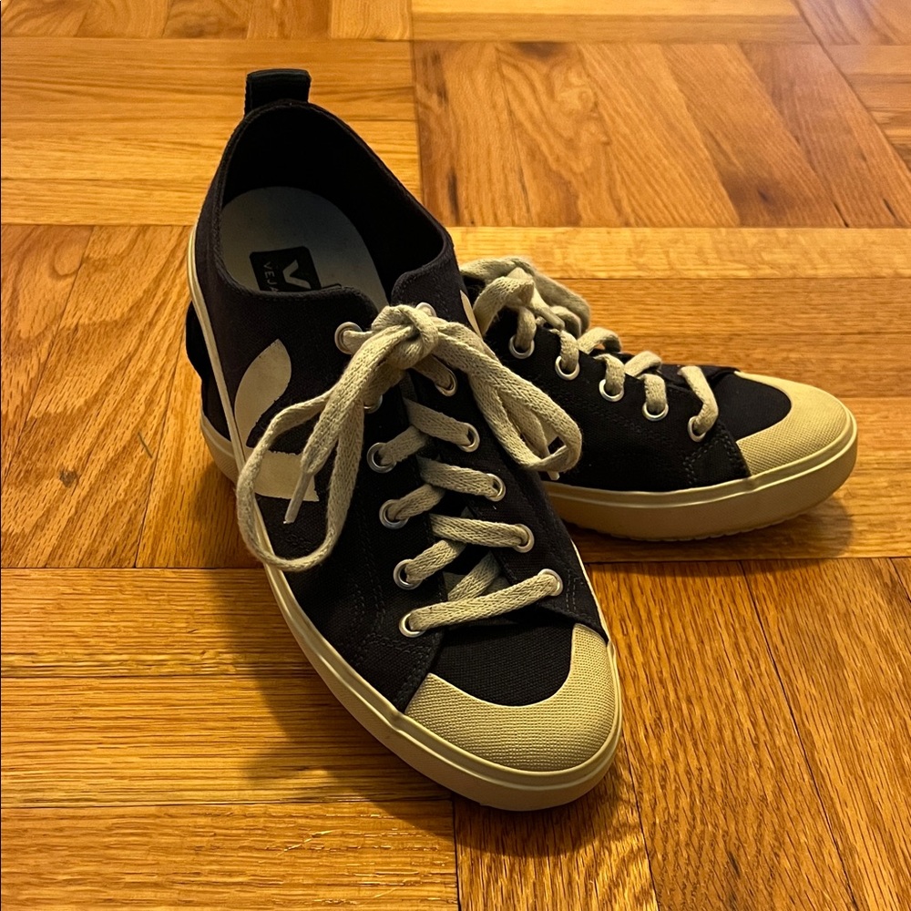 Veja Navy Canvas Sneakers - Picture 2 of 8